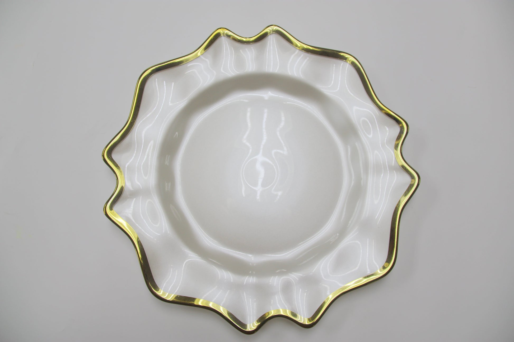 4 pc/set Lotus Scalloped Glass 13" Charger Plate - White Gold-Trimmed